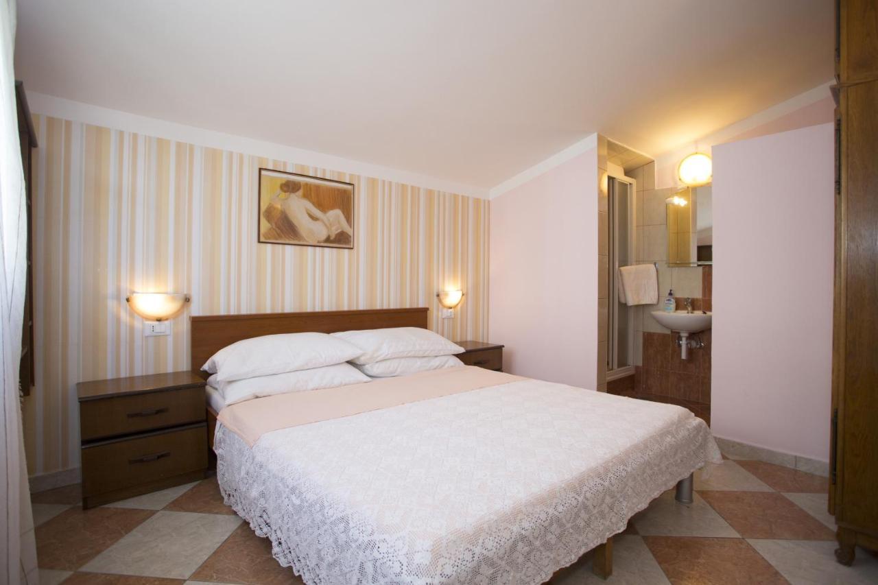 Apartments By The Sea Mavarstica, Ciovo - 12696 Трогир Екстериор снимка