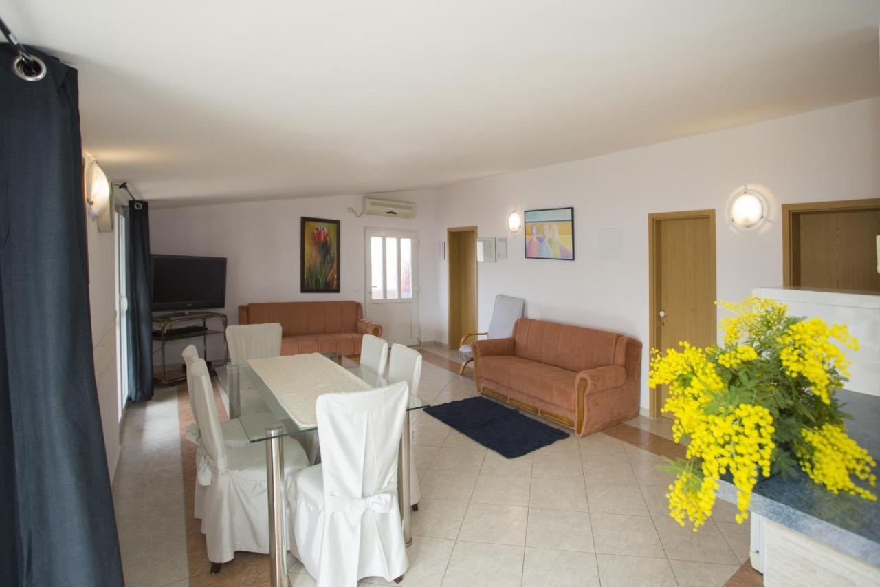 Apartments By The Sea Mavarstica, Ciovo - 12696 Трогир Екстериор снимка